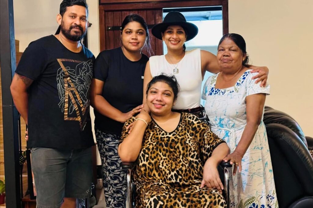 තනි වූ ඈ බලන්න නදීෂා ඇවිත්…
