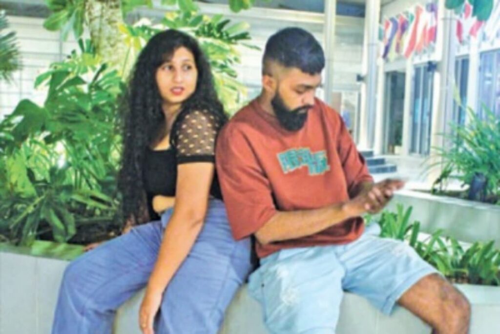 ” දැන් මම ටික්ටොක් Fb යූටි­යුබ් ඉන්ස්ට්‍රා­ග්‍රෑම් කියන හත­රේම ඉන්නවා. මා වටා එකතු වෙලා ඉන්න ෆෑන් බේස් එක ගැන සතු­ටුයි..”  – සෝෂල් මීඩියාවෙන් ඉදිරියට පැමිණි ශිරෝෂිමා