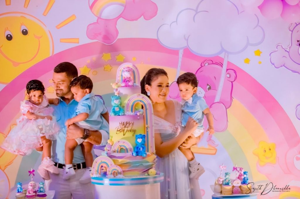 අවුරුද්දක් ගෙවුනු ඉක්මන… රටක් ආදරේ කල රංගන ශිල්පී චරිත්ගේ පවුලට එදා හරිම ලස්සන දවසක්…