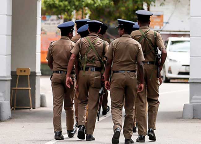 සිරි දළදා වන්දනාවේ රාජකාරියේ යෙදුනු පොලිස් නිලධාරීන් දෙදෙනෙකුත් ජීවිතයෙන් සමුගෙන…