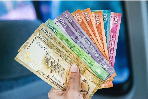 කොච්චර සල්ලි හම්ඹ කරත් අතේ ඉතුරුවක් නෑ නේද ? මෙන්න සල්ලි නැති වෙන්නේ නැතුව කීයක් හරි ඉතුරු කරගන්න ඕනි හරිම විදිහ…