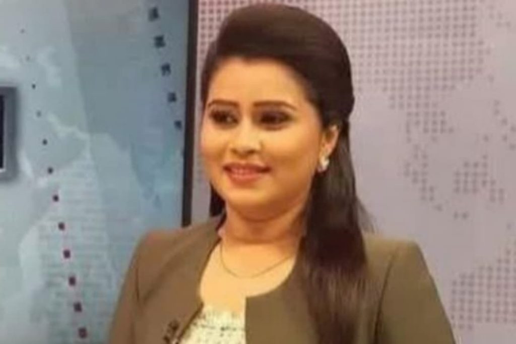 ඇයට එහෙම දෙයක් කරන්න කාටද ඕනි වුනේ ? රටක්ම දන්න ප්‍රවෘත්ති නිවේදිකා ඉෂාරා දේවේන්ද්‍ර හදිසියේම එම නාලිකාවෙන් ඉවත් වුනේ ඇයි ?