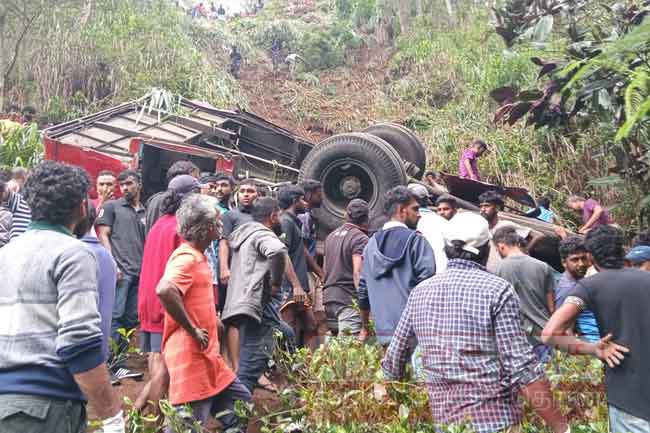 ගැරඩිඇල්ලේදී බස් රථයක් ප්‍රපාතයකින් පෙරළේ… ජීවිත නැති වූ ගණන තවත් ඉහලට.