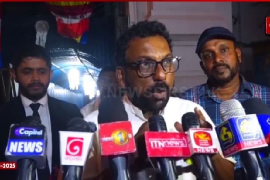 ඔහුටත් ඩොක්ටර් ෂාෆිට මෙන් එල්ල වන්නේ බොරු චෝදනාවක්ද ? පාර්ලිමේන්තුව උණුසුම් සිද්ධිය ගැන අද ඇසෙන කතාව මෙන්න.
