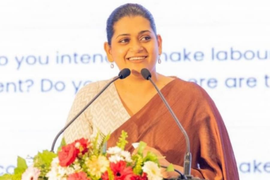 නිරුපිකාවක්, චිත්‍ර ශිල්පිණියක්, මෝස්තර නිර්මාණ ශිල්පිණියක් වී කොළඹ පුරපති අසුනට සැරසෙන කවුද මේ ව්‍රායි කැලී බල්තසාර් ?