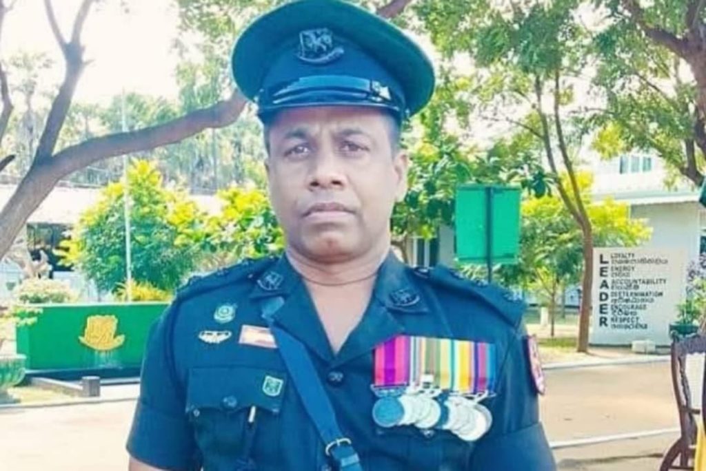 ” මට මතකයි ඉස්සර අම්මා මට කියනවා ඒ කාලේ මගෙ අත්තා මගෙ තාත්ත්ගෙ ෆොටෝ එකක් අරන් දවසෙන් දවස එක එක හොස්පිට්ල් ගානේ යනවලු , තාත්තව හොයන්න..” අභීත විරුවෙක් ගැන ඇසෙන ඇඟ කිරිපොලා යන කතාවක් මෙන්න.