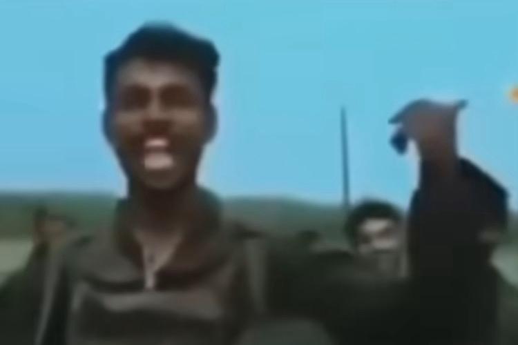 ” ප්‍රභා ඉවරයි ප්‍රභා ඉවරයි දන්නවනේ කමාන්ඩෝස්ලා බැස්සොත්..” යුද්ධයේ අවසානය රටට කියූ අභීත රණවිරුවා අද කියන කතාව මෙන්න.