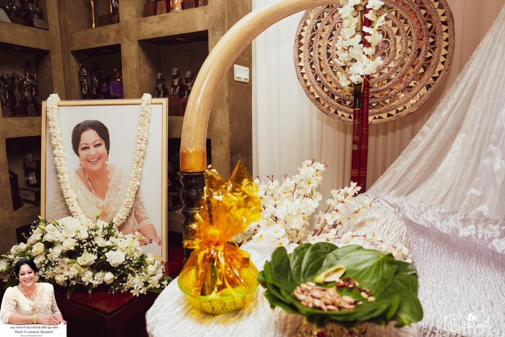 කිසිදා පිරවිය නොහැකි හිස්තැනක් තබා නික්ම ගිය නිලි රැජිනගේ හත්දවසේ පිංකම ගැන ඇසෙන කතාව මෙන්න