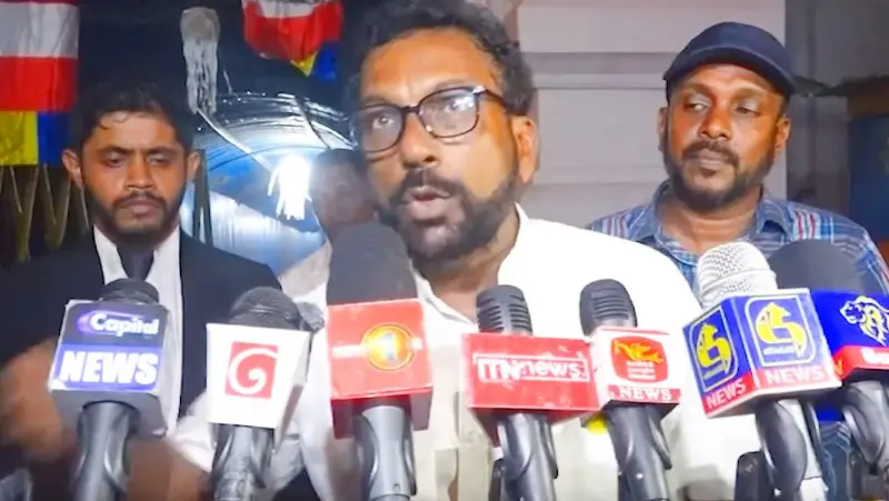 අම්ෂිකාට “විහිළු කලා” යැයි අසත්‍ය පැතිර වූ සිදුවීම ගැන මාලිමාවේ ටියුෂන් ගුරුවරයා විස්තර කරයි