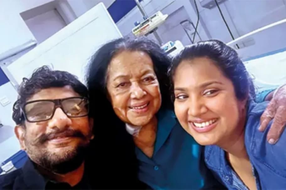 ආදරය යනු ආදරයම මිස අන් කවරක්ද ? ” මාලිනි අක්කා කීව ඒ වචන ටිකට මම මගේ ජීවිතයට තරම් ආදරෙයි. ” ඈ ගැන ඔහු කියන මේ කතාව මොකද්ද ?