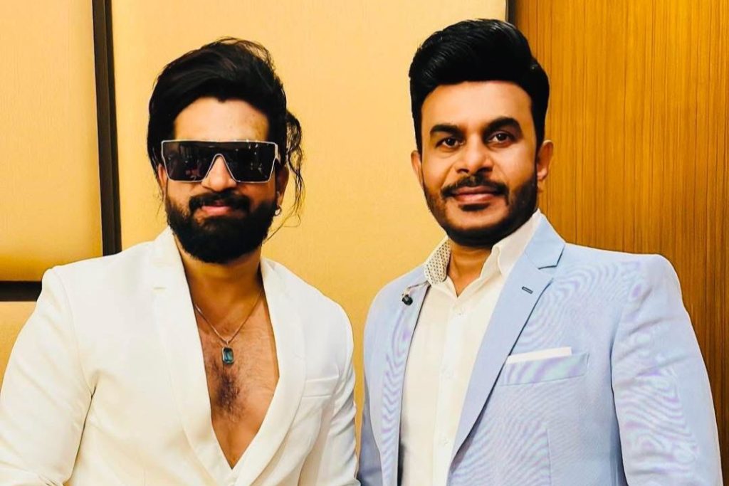 සමාජ මාධ්‍යයේ ඔහුට එරෙහි එල්ලවෙන චෝදනා වලට එරෙහිව රටක් ආදරේ කරන මනේජ් සංජයත් ඔහු වෙනුවෙන් හඬ නගයි