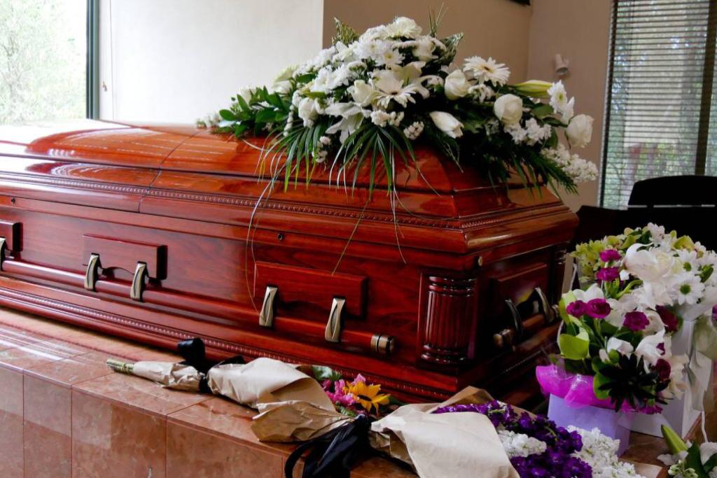 අම්මා කෙනෙක්ගේ අවසන් මොහොතේ දරුවෙක්ට මෙහෙම දෙයක් කරන්න පුළුවන්ද..? සහෝදරයාගේ මුදලටත් වංචාකළ ඔහුට නොසිතූ ඇබැද්දියක්..