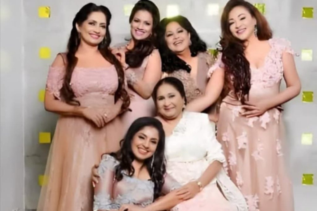 මේක නිකන්ම නිකන් ෆොටෝ එකක් නෙමෙයි. මේක සුවිශේෂී ෆොටෝ එකක්… හේතුව මෙන්න