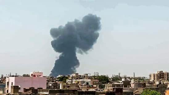 ඉන්දීය ගුවන් යානයක් මගීන් 240ක් සමග කඩා වැටෙයි