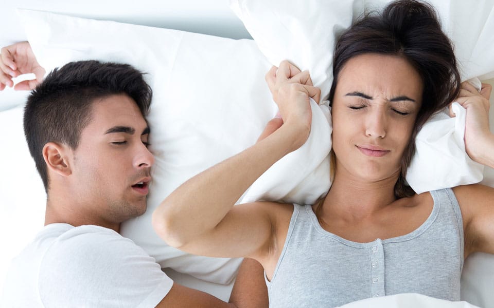 නින්දෙන් ගොරවන කෙනෙක්ද ? එහෙනම් මේ උපදෙස් ඔයාට… මේ විදිහට කරලා බලන්නකෝ…