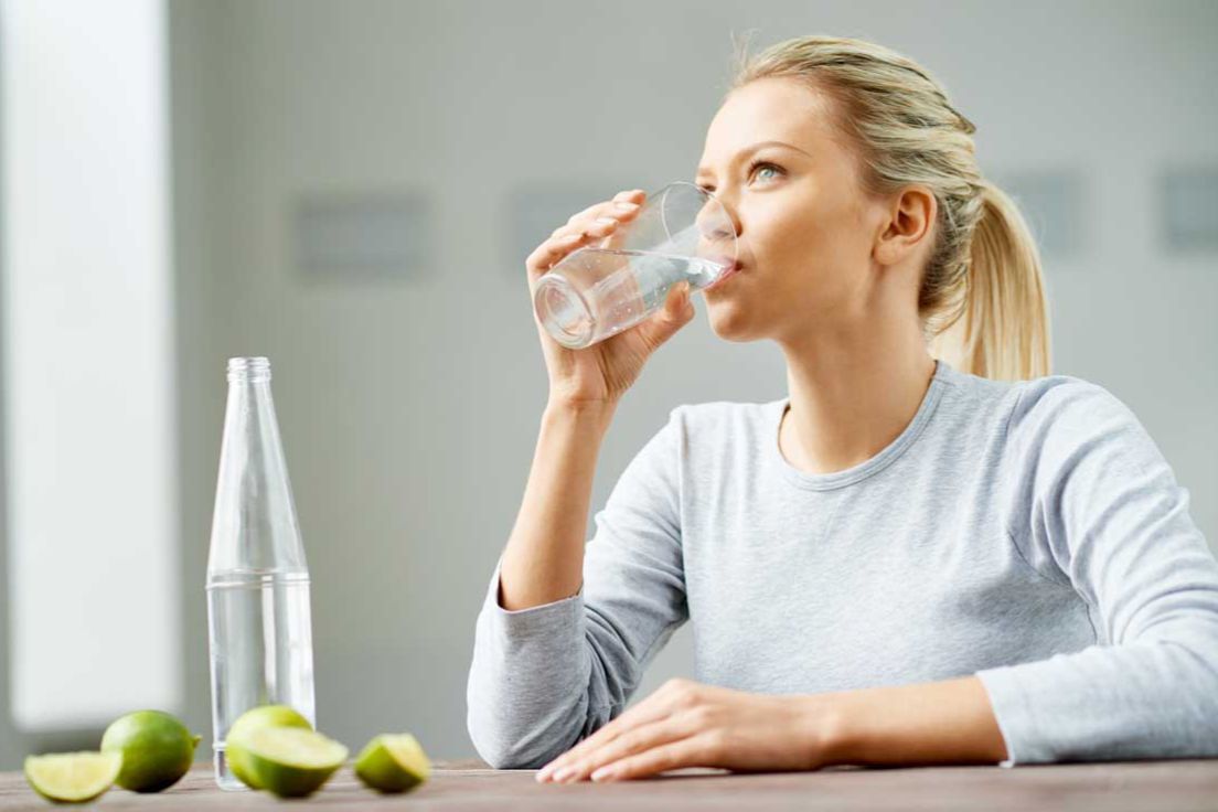 හැමදාම උදේට හිස්බඩ වතුර කෝපයක් බිව්වොත් වෙනදේ දන්නවද ?