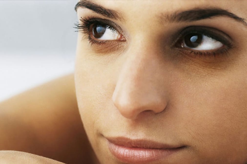 ඔයාගෙත් ඇස් යට කළු වෙලාද ? මේ කියන්න යන්නේ නියම පිළියමක්..!