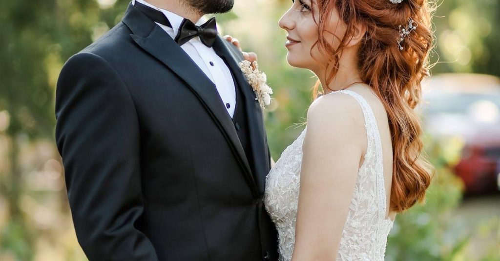 “මොනවා තිබුණත් හිතේ සතුට නැතුව වැඩක් නැහැ අම්මේ… මට සමාවෙන්න…අපේ සතුට සොයා ගෙන අපි යනවා…” – මධුසමයට ගිය යුවල දෙකක් සිදුකළ සුහද මාරුව…