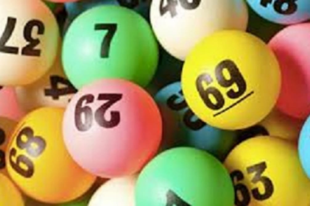 ඔබත් දිනපතා ලොතරැයි ගන්න කෙනෙක්ද ? ජෝතිෂ්‍යයට අනුව ඔබටත් ලොතරැයි ධන යෝග තියෙයිද කියලා දැනගෙනම මින් පස්සේ ලොතරැයි ගමුද ?