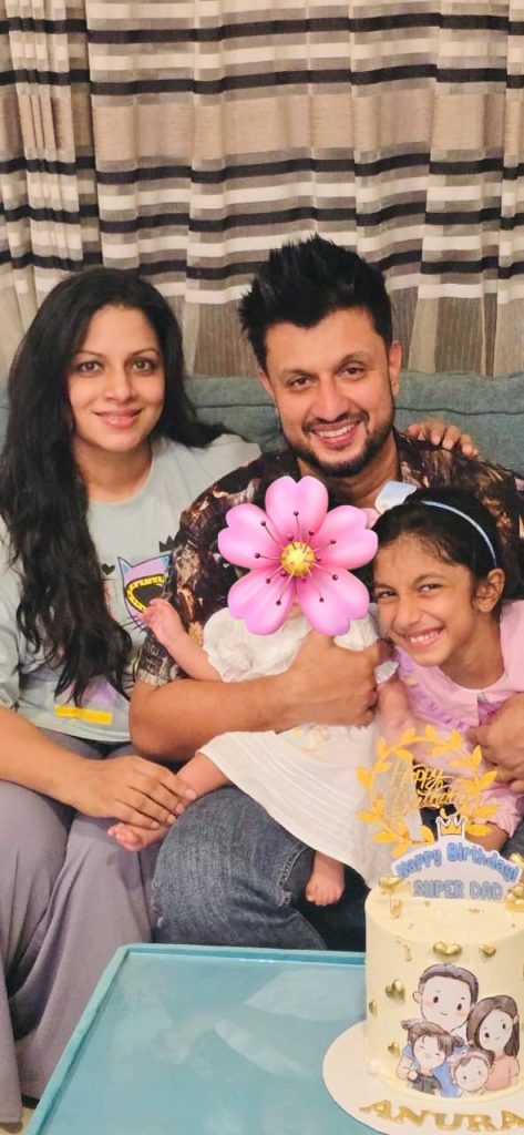 අලුත් අමුත්තාවත් එකතු කරගෙනම ඉෂාරා , ආදරණීය සැමියාගේ උපන්දිනය සමරලා..