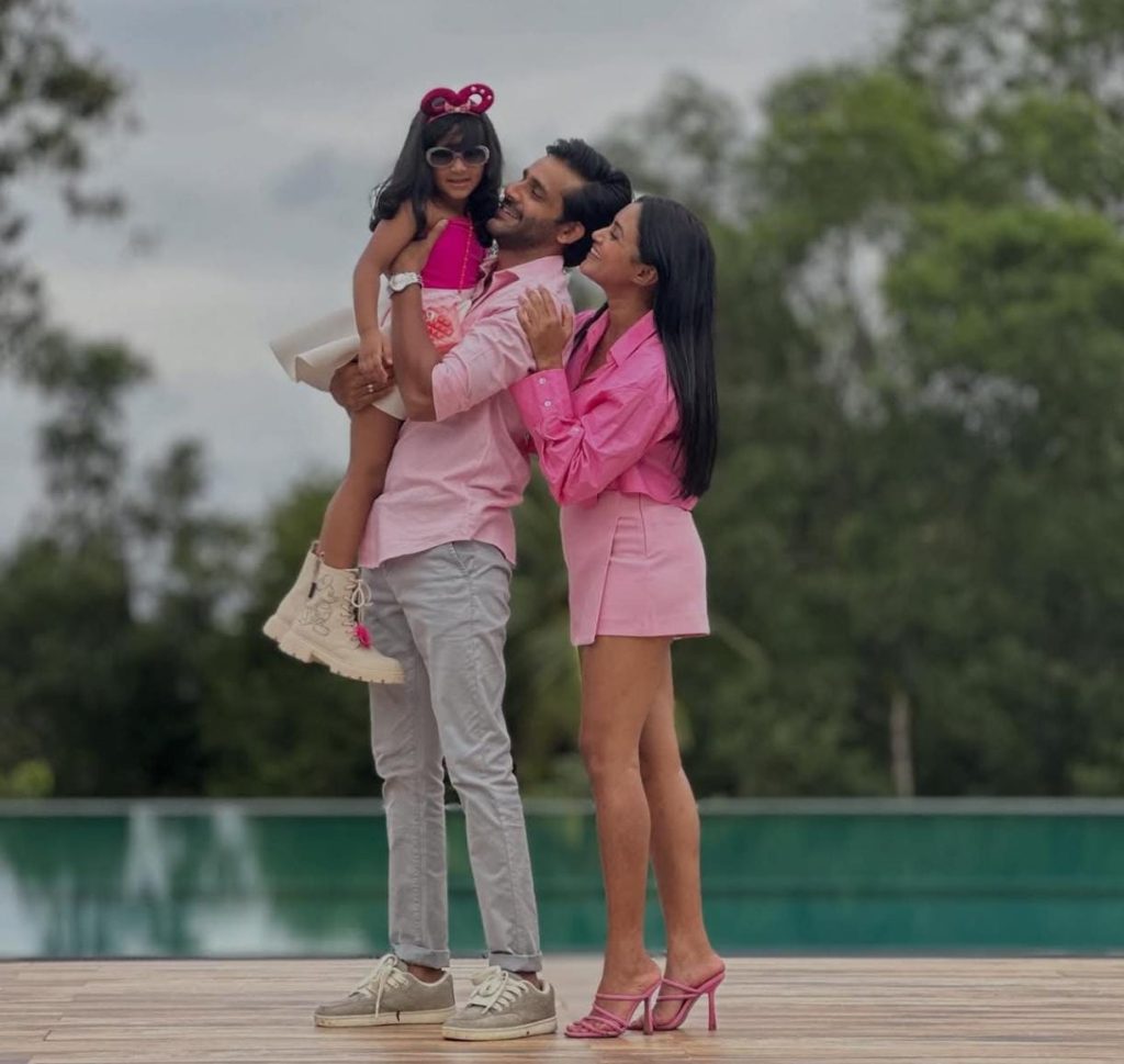පුංචි සාරන්‍යාට සුබපතන්න යාළුවෝ ගොඩක් ඇවිත්.. ප්‍රියසාද් පවුලේ පුංචි හැඩකාරියට ලස්සනම ලස්සන උපන්දින සාදයක්..