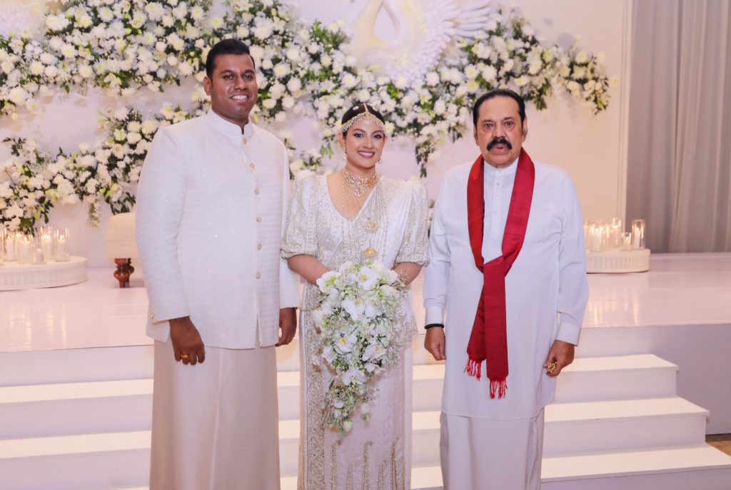 රටම දන්න සම්භාවනීය අමුත්තන් පිරිවරා ගත් කාගෙද මේ මංගල උත්සවය ?