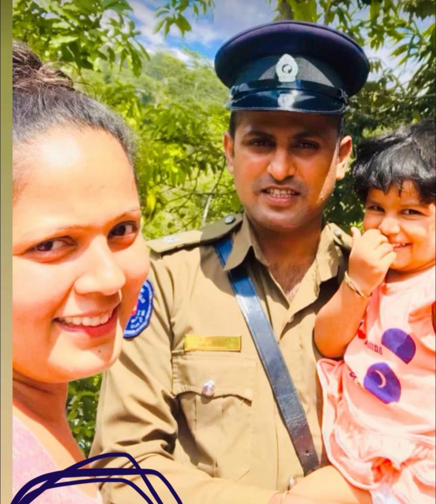 “උසස්විම් ලබපු මගේ ආදරණීය මහත්තයාට මගෙත් දුවගෙනුත් සුබ පැතුම්…” – නෙතූ එක්කළ ආදරණීය සටහන… – Photos