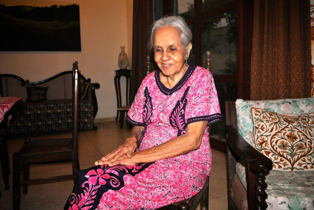 ”අම්මා සුවෙන් කෝට්ටේ ගෙදර ඉන්නවා” අයිරාංගනීගේ පුතු සමාජ මාධ්‍ය සටහන් ගැන කණගාටුවෙයි…