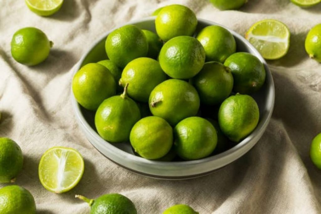 ඔබත් දෙහි යුෂ පානය කරනවා නේද….. හැබැයි හරියටම දැනගෙනද බොන්නේ…  නැහැනේ… කියවන්නකෝ මේ ලිපිය…  ඔබ පුදුම වෙයි.