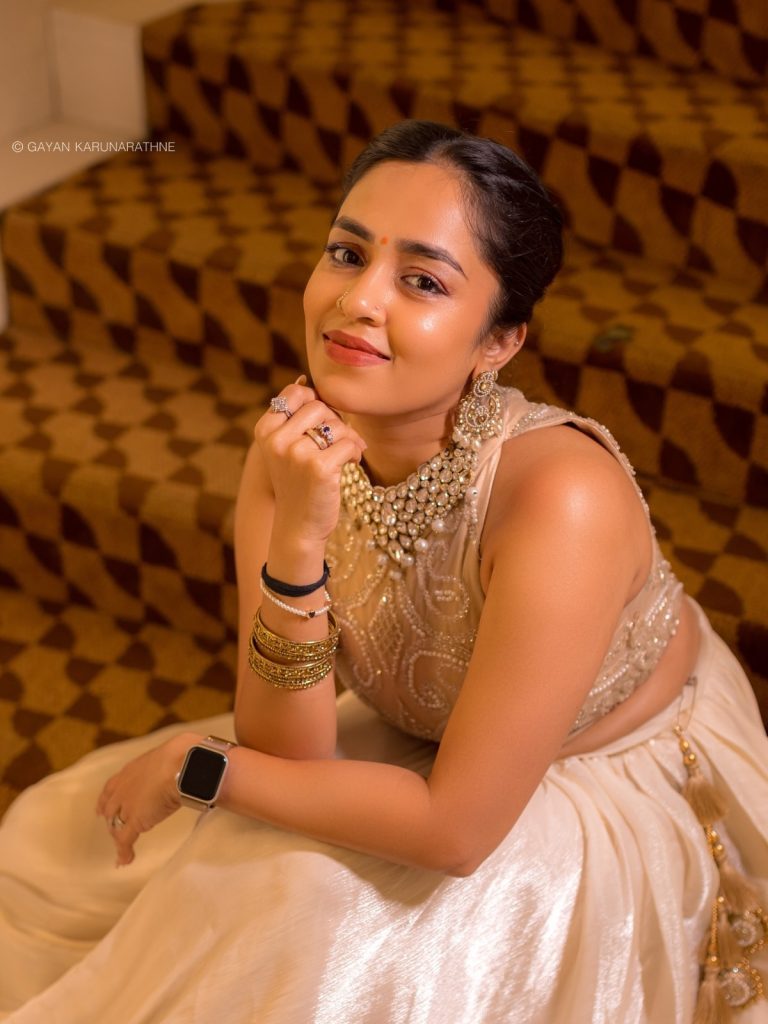 බොලිවුඩ් නිළියක් වගේ ලස්සන එයා… රටක් ආදරේ කරන අපේ පුංචි පැංචි ප්‍රමුදිගේ හැඩ බලන්නකෝ..