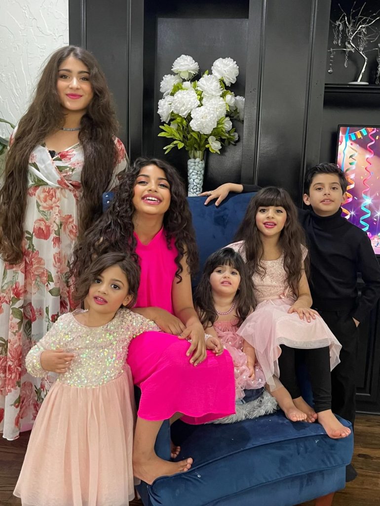 ..තාත්තා ලංකාවේ.. අම්මා කැලිෆෝනියාවේ.. ගොඩක් අය පිස්සුවෙන් වගේ හොයපු , ඒ් ලස්සන සෙල්වා පවුල…