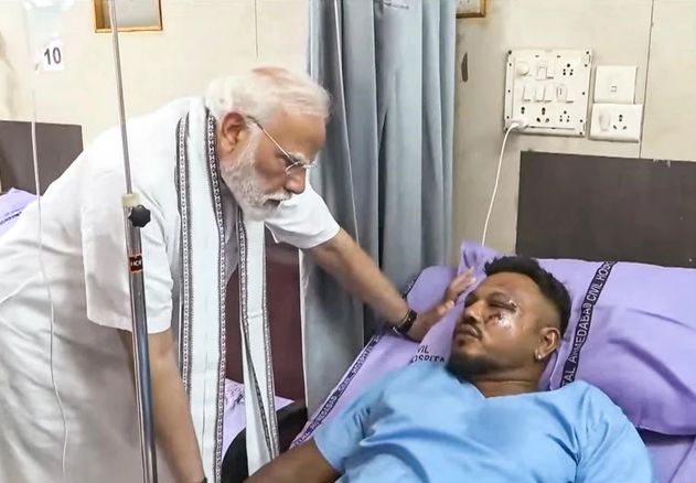 එයාර් ඉන්දියා අනතුරින් දිවි ගලවාගත් විශ්වාෂ් කුමාර්ට සිය පවුල අහිමි වෙයි