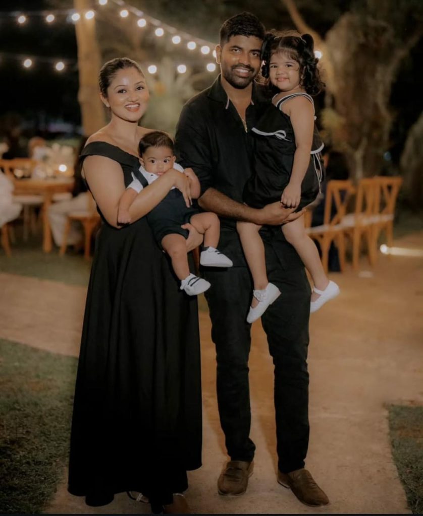 කාලෙකට පස්සේ ඔන්න ඇයව දැක ගන්න ආයෙත් අවස්ථාවක්.. බලන්නකෝ එයාලගේ පුංචි පවුලෙ ලස්සන..