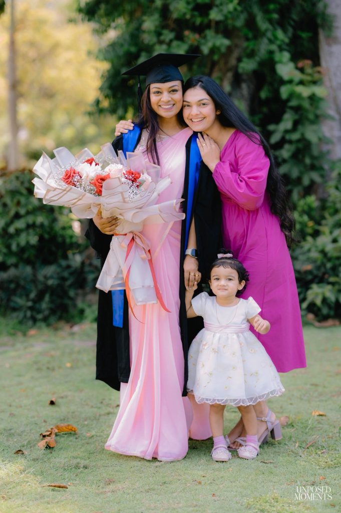 පුංචිට සුභ පතන්න කවුද බලන්නකෝ මේ ගිහිල්ලා තියෙන්නේ..