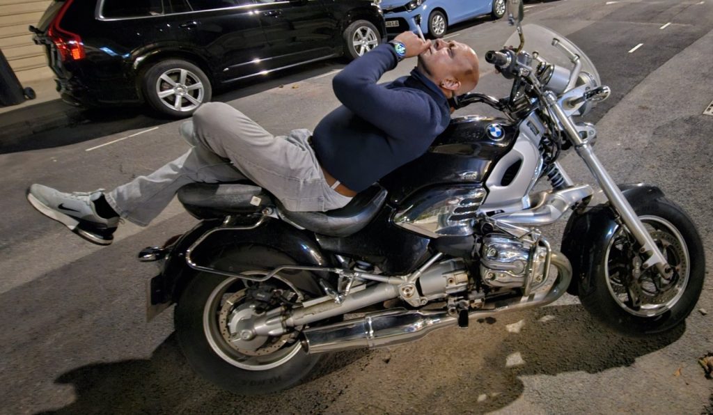“මට තිබ්බ හීනයක්… BMW බයික් එකක්.. ඒකත් හරි..” – මධු මාධව මුහුණු පොතට එක්කළ සටහන…