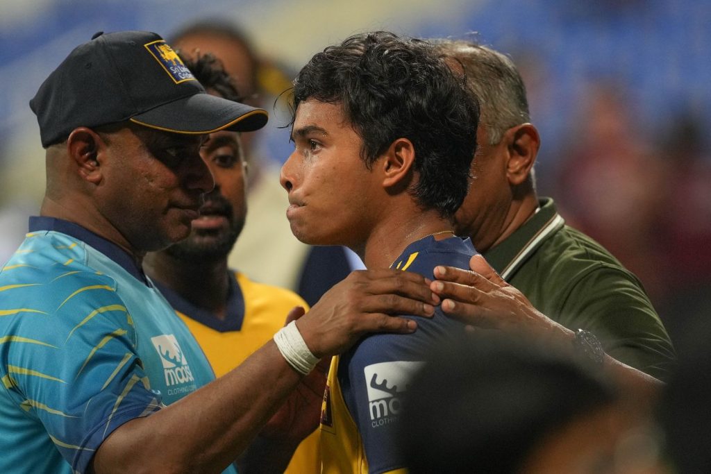ඔබ තනි නොවන බව මතක තබාගන්න. පියෙකු මෙන් ඔබ වෙනුවෙන් සිටිමි… සංවේදී වූ සනත් ජයසූරිය වෙල්ලාලගේ වෙනුවෙන් තැබූ ආදරණීය සටහන