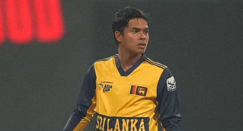 “ඔබ දිනා ඇති දේ බොහෝමයි..” සිහින සැබෑ කර ගැනීමේ සතුට තම දෙමාපියන් සමඟ බෙදාගන්න තරම් වාසනාවන්ත‍යෙකු වූ දුනිත් වෙනුවෙන් ඔහු එක්කර තිබුණේ වෙනස්ම සටහනක්..