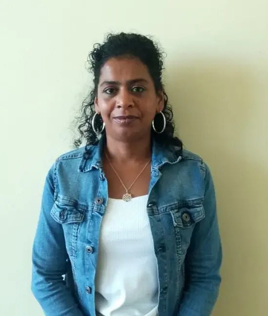 නෙදර්ලන්ත කතට දරුකමට හදාගන්න දුන් දියණිය අවුරුදු ගානකට පසු ඇත්ත මව සොයයි