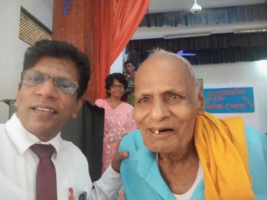 මුඩුබිම සරුබිමක් කර පාසල් පෙලපොතට ගිය බරවකුඹුකේ සියදෝරිස් මාමා ගැන ඇසෙන ඒ කතාව මෙන්න