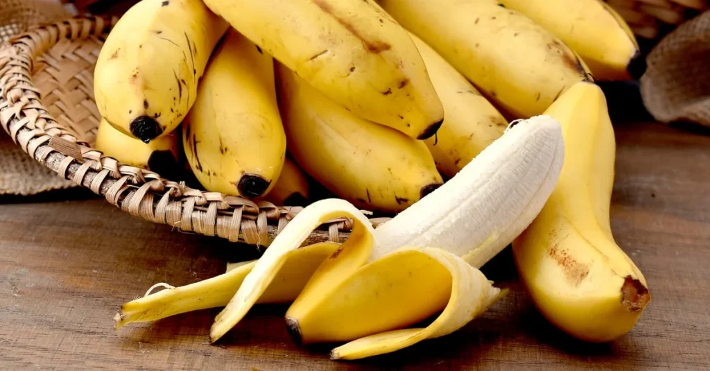 ඇත්තටම රෑට කෙසෙල් කන්න හොඳ නැද්ද?