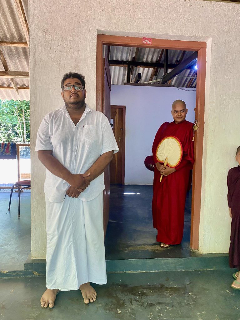 “ඒ ලස්සන ආදරය මේ විදියට දරාගන්න වෙයි කියලා මන් හිතුවෙ නෑ කවමදාවත්…” “ප්‍රේමය නම් රාගයෙන් තොර සද එළිය සේ අචින්ත්‍යයි පාරිශුද්ධයි…” කියා ඔබට සමු දෙන්නම්…