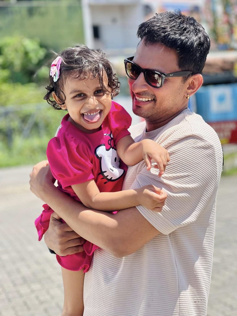 “මෞර්යා සමාජ ජාලාවල නොපෙන්වා සිටීමට මම තීරණය කළේ මීට කාලයකට පෙරදීයි..” පැතිර යන අසත්‍ය කතාවලට ධනංජය උත්තර දෙයි..