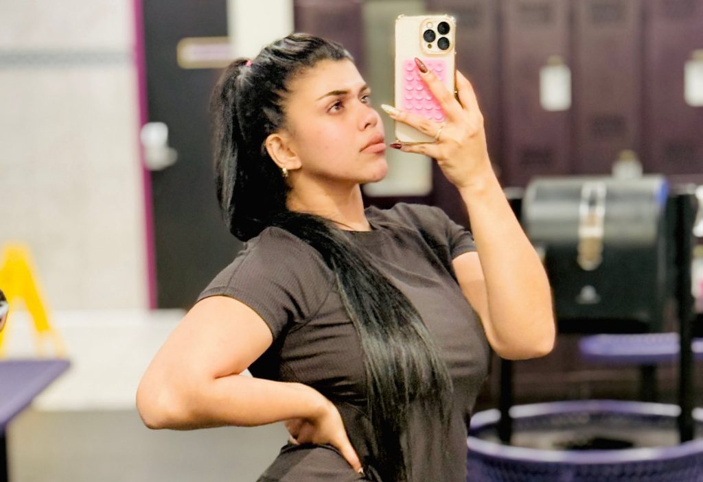 ‘ තමන් ආසාවෙන් ඉන්න දේවල් වෙනුවෙන් මහන්සි වෙන්නේ අසාධාරණයෙන් දේවල් හම්බ කරගන්න නෙමෙයි..’ සමාජ මාධ්ය වලින් එල්ලවෙන චෝදනා ගැන හේෂානි ලියදිපිට කතා කරයි.