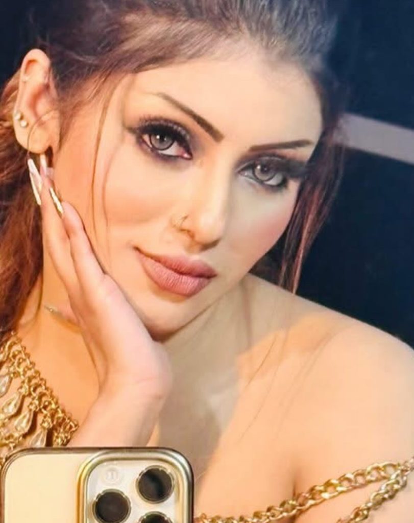 හිතින් තවමත් එතන නතරවුණු නතාෂා මුහුණු පොතට අමුතු සටහනක් එක්කරයි..