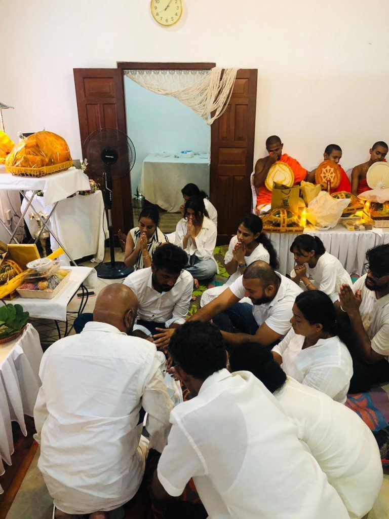 “අද…මම එක දෙයයි ප්‍රාර්ථනා කෙරුවෙ, මේ සසරෙ කොහේදි හරි අපි ආයෙ හම්බවෙමු මගේ ආදර පොඩි අයියේ…” සුදත් ඇන්තනී සංවේගයෙන් තැබූ සටහන…