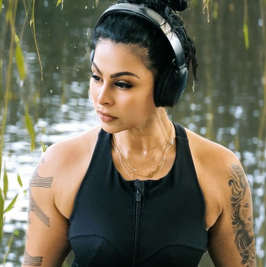 එන්න එන්නම ලස්සන වෙන ඇයව මතකද ? රංගන ශිල්පිනි වින්ද්‍යා මධුෂංකනි ගැන ඇසෙන පුදුම හිතෙන වෙනස්ම සටහනක් මෙන්න