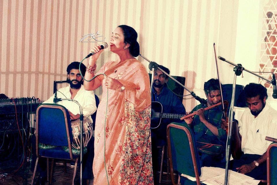“දැන් නිවාඩු කාලේ හින්දා නෑ ඉස්කෝලේ..” ලොකු, කුඩා කාගේත් මතකයේ රැන්දූ ගී රැසක් ගැයූ ඇය ජීවන ගමනින් සමුගනී..
