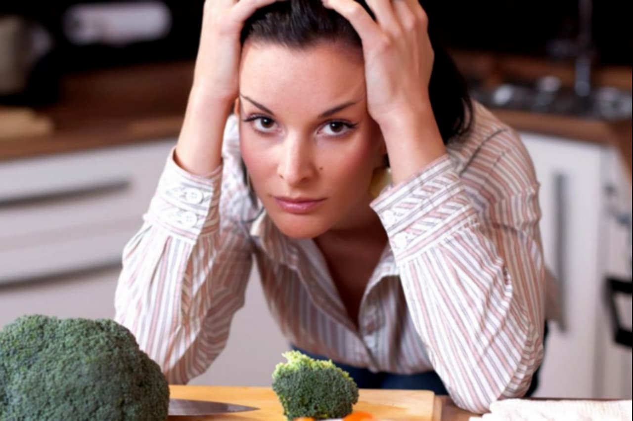 ඔයාත් මානසික ආතතියෙන්ද ? එහෙනම් මේ කෑම කාලා බලන්න