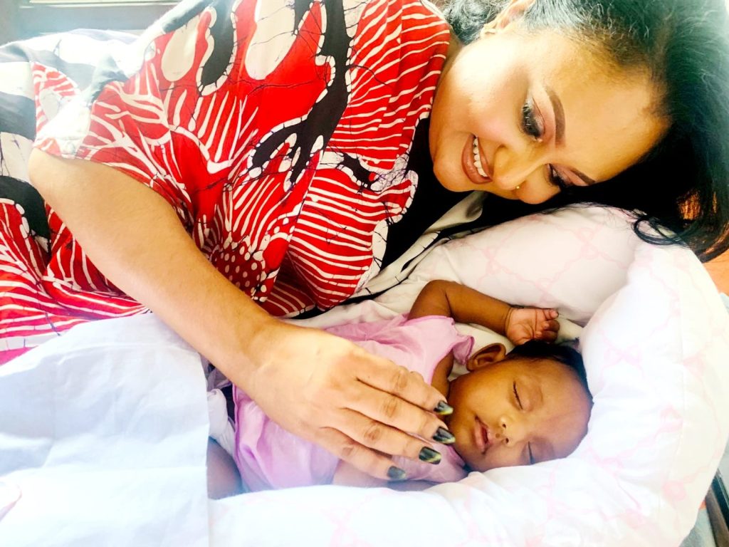 එදා ඉඳන් වැදූ අම්මා නොවුනට හැදූ අම්මා වෙන්න පුළුවන් වුණා මට..” ආදරණීය හැඟීමක් ඉදිරියේ සංවේදී වුණු දමිතා..
