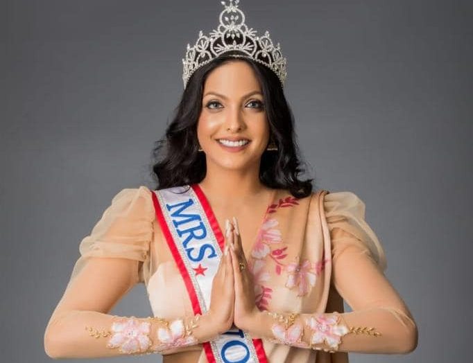 සෑම ප්රශ්නයකටම ඔබ පිළිතුරු දියයුතු නැත.. නිහඬවීම පමණක්ම සෑහේ..” කැරොලයින්ගෙන් සටහනක්.. ඇය මේ කියන්න උත්සාහ ගන්නේ මොකක්ද..?